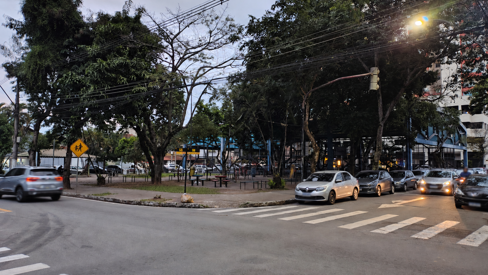 Vista de uma praça no Aterrado em Volta Redonda